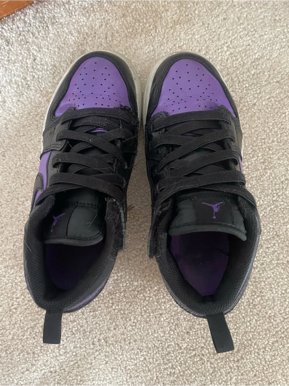 Jordan Kids Low-Top Sneakers in Black and Purple
